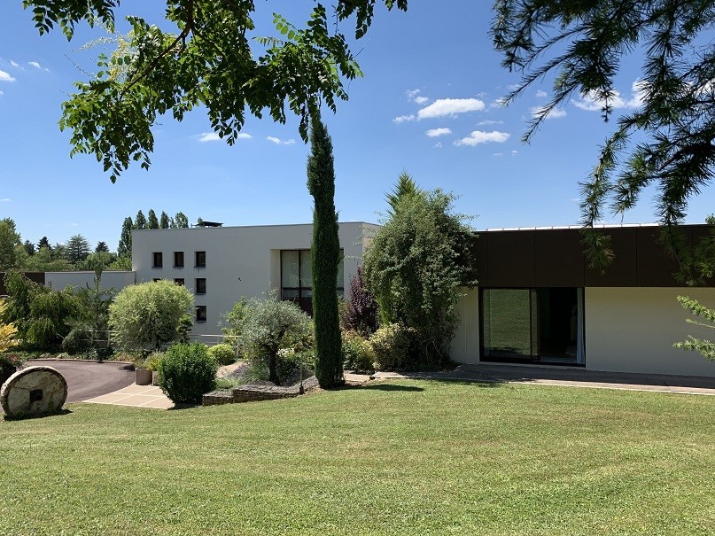 LUXUEUSE VILLA ET MAISON D’AMIS AUX PORTES DE PERIGUEUX
