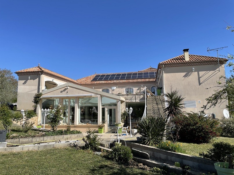 EXCEPTIONNELLE ET ATYPIQUE VILLA de 650 m2