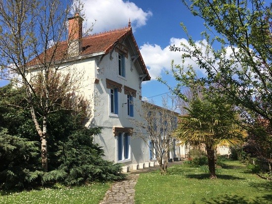MAISON FAMILIALE, 2 GITES ET PISCINE