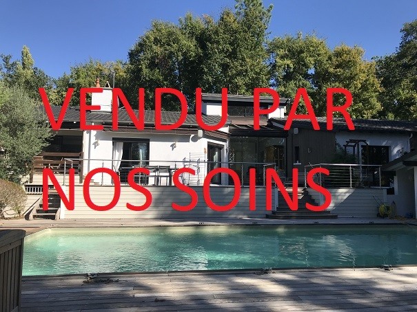 MAGNIFIQUE VILLA AVEC PISCINE ET PARC ARBORE