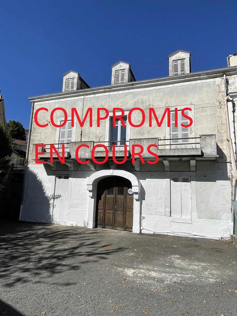 MAISON DE VILLE A RESTAURER