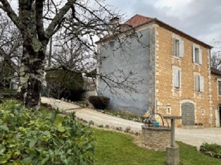 MAISON EN PIERRE A RESTAURER