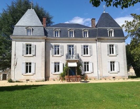 ENSEMBLE IMMOBILIER AVEC GITES 30 COUCHAGES