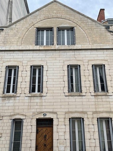 MAISON DE VILLE AVEC JARDIN Cœur de ville