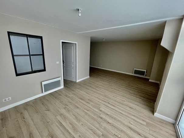 APPARTEMENT T5 104 m2 ENTIÈREMENT RÉNOVÉ