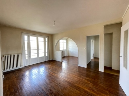 APPARTEMENT T3 AVEC ASCENSEUR, BALCON ET GARAGE !