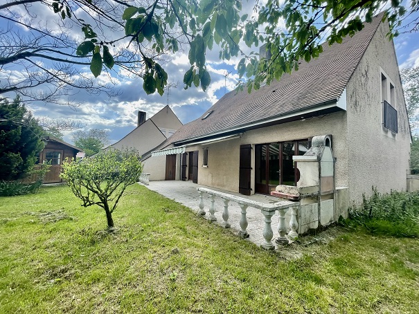 MAISON 5 CHAMBRES JARDIN ET GARAGE