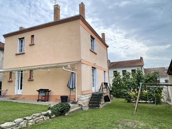 MAISON AVEC JARDIN ET GARAGE