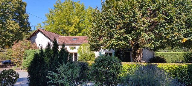 CORPS DE FERME AVEC GITE & DÉPENDANCES