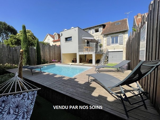 MAISON ENTIÈREMENT RÉNOVÉE AVEC JARDIN/PISCINE ET GARAGE