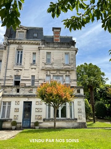 HÔTEL PARTICULIER AVEC JARDIN ET GARAGE