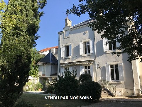 BELLE MAISON BOURGEOISE AVEC JARDIN ET GARAGES