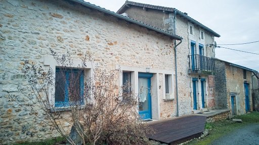 MAISON DE CAMPAGNE 5 CHAMBRES AVEC GRANGE ET JARDIN.