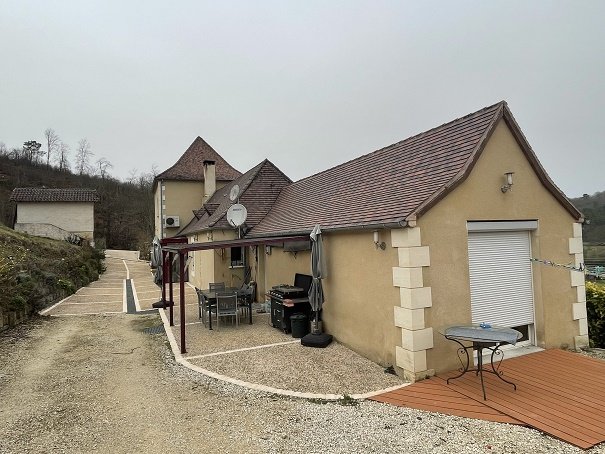 LONGERE 165 m2, 4 CHAMBRES, PISCINE.