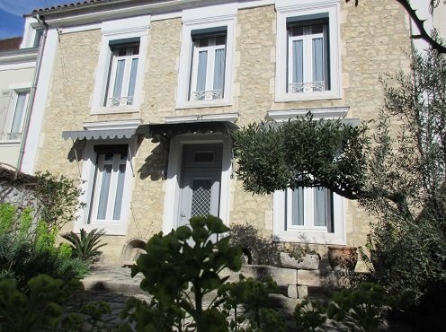 Maison de ville 170 m2, 5 chambres, garage.