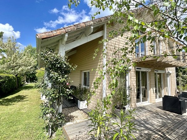 Maison 6 pièces 150 m2.