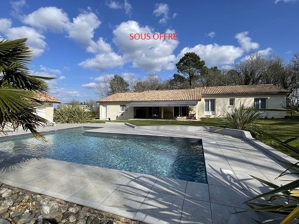 Villa plain-pied 140 m2 avec piscine.