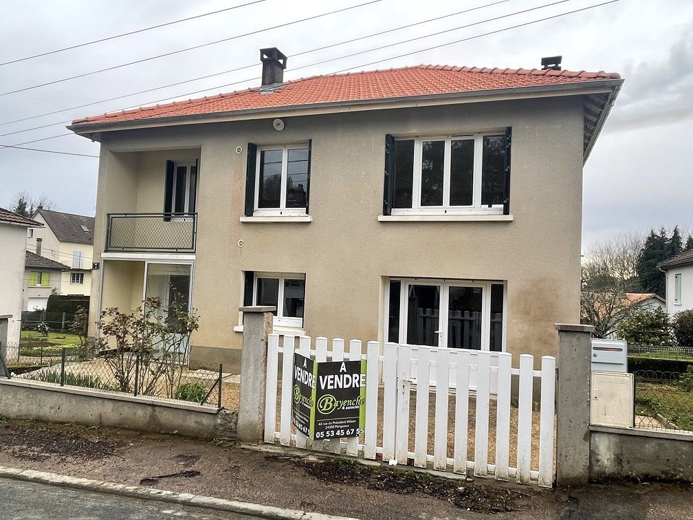 Maison T4 110 m2 non mitoyenne avec jardin.