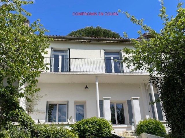 Maison 4 chambres, jardin et garage.