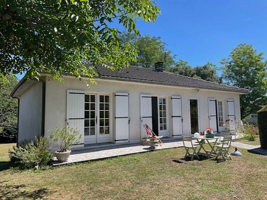 Maison 4 chambres sur sous-sol.