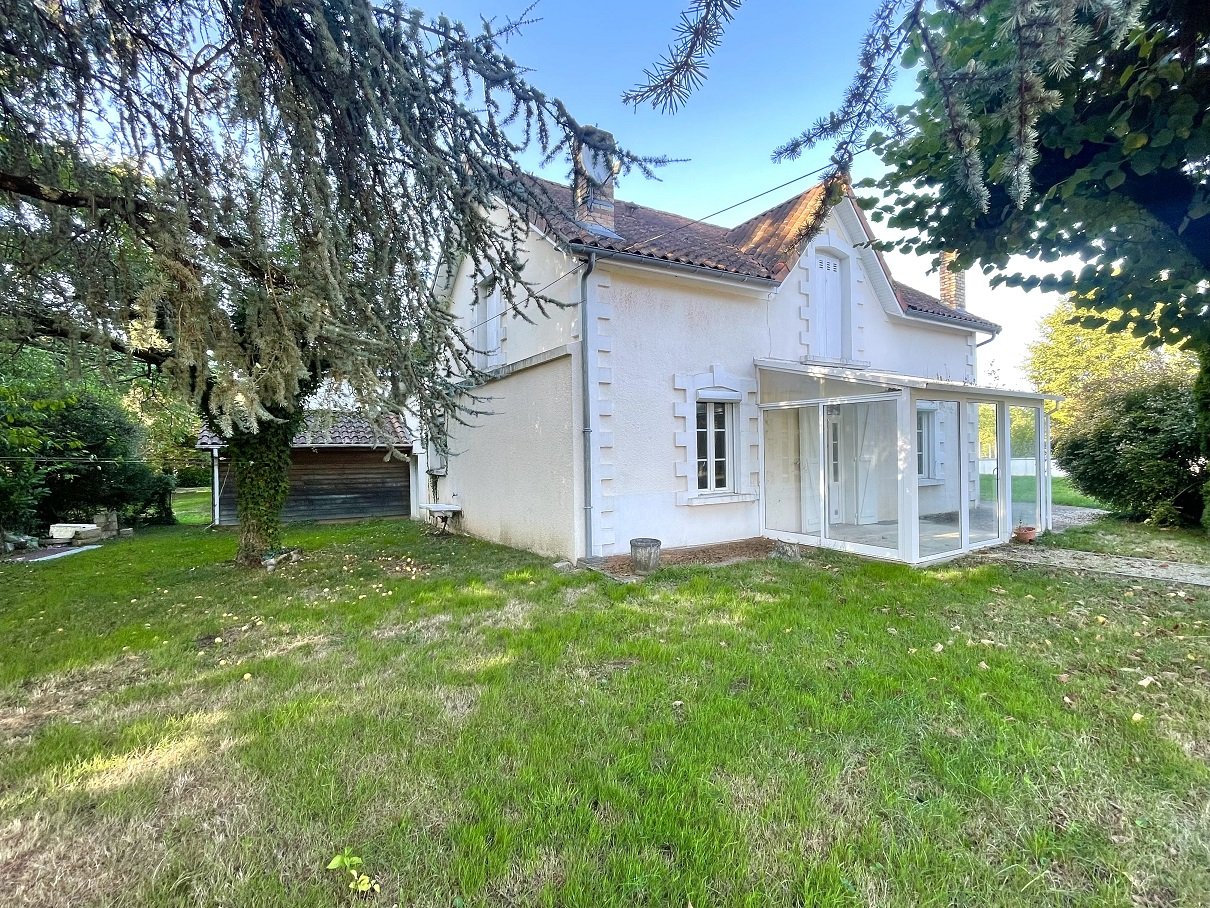 Maison 3 pièces, jardin et garage.