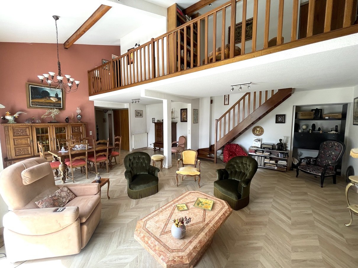 La visitation : appartement 136 m2 avec deux garages.