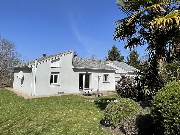 Plain-pied 96 m2 avec garage et piscine.