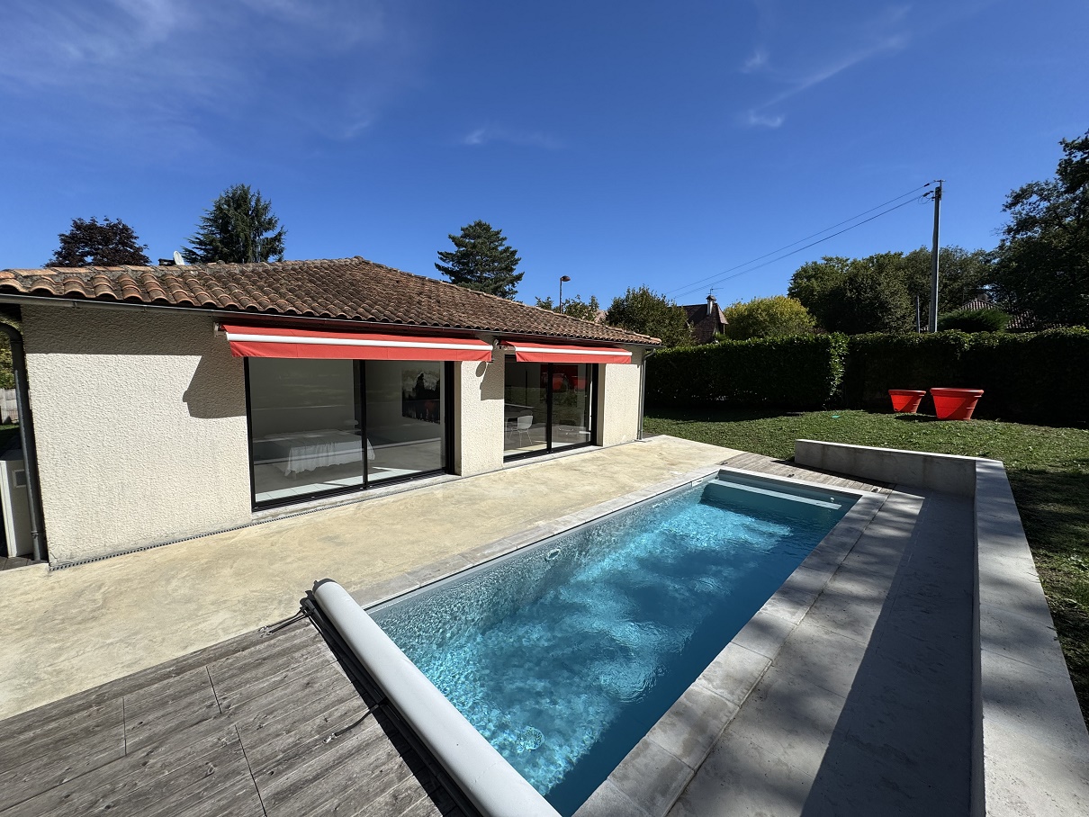 Maison d&rsquo;architecte  piscine garage.