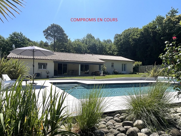 Villa plain-pied 140 m2 avec piscine.