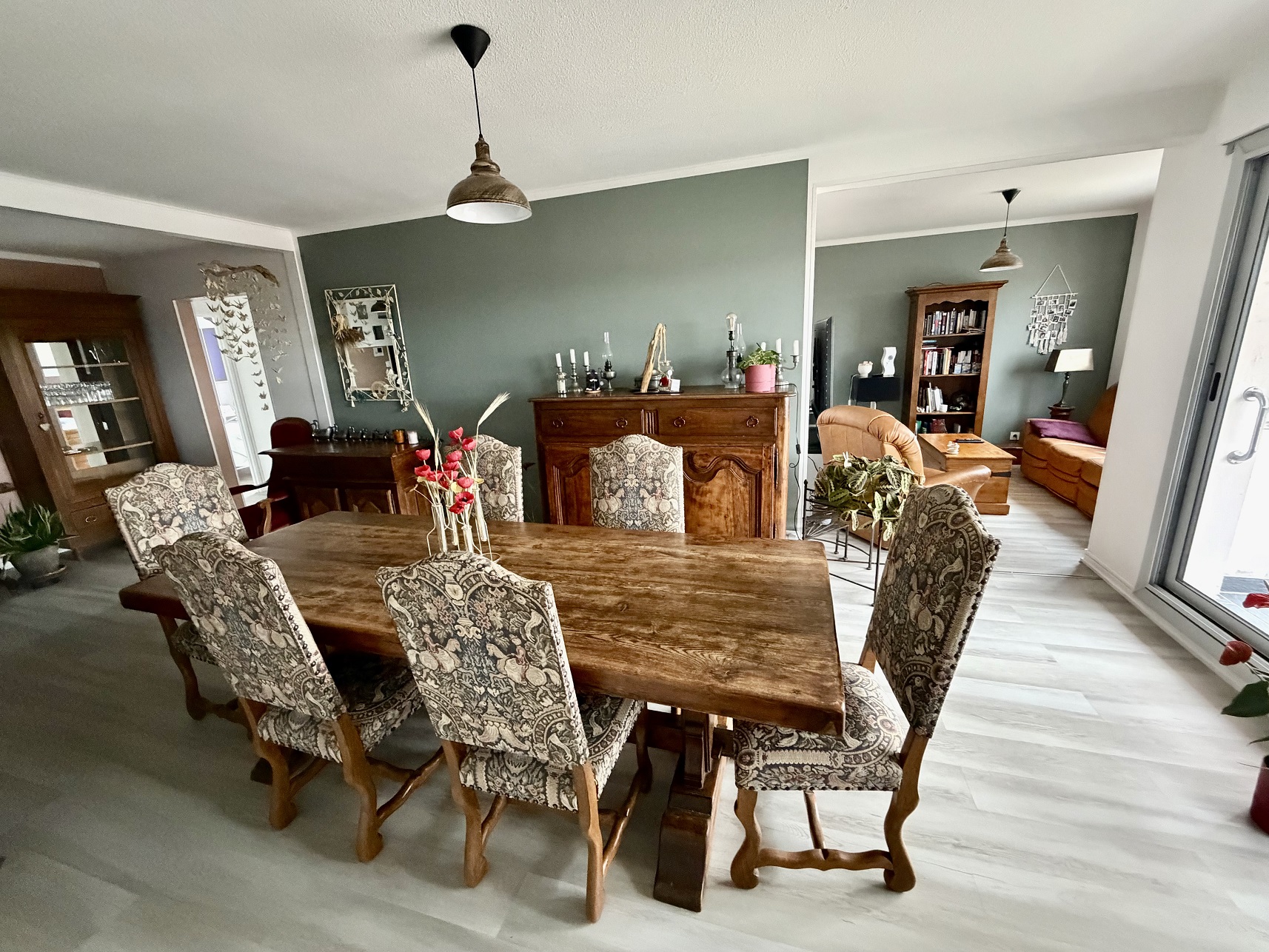 Clos Chassaing, appartement  93 m2 avec 2 places de parking.