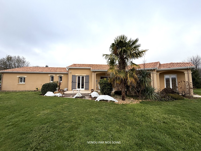 Villa 6 pièce(s) 141 m2 avec garage double.