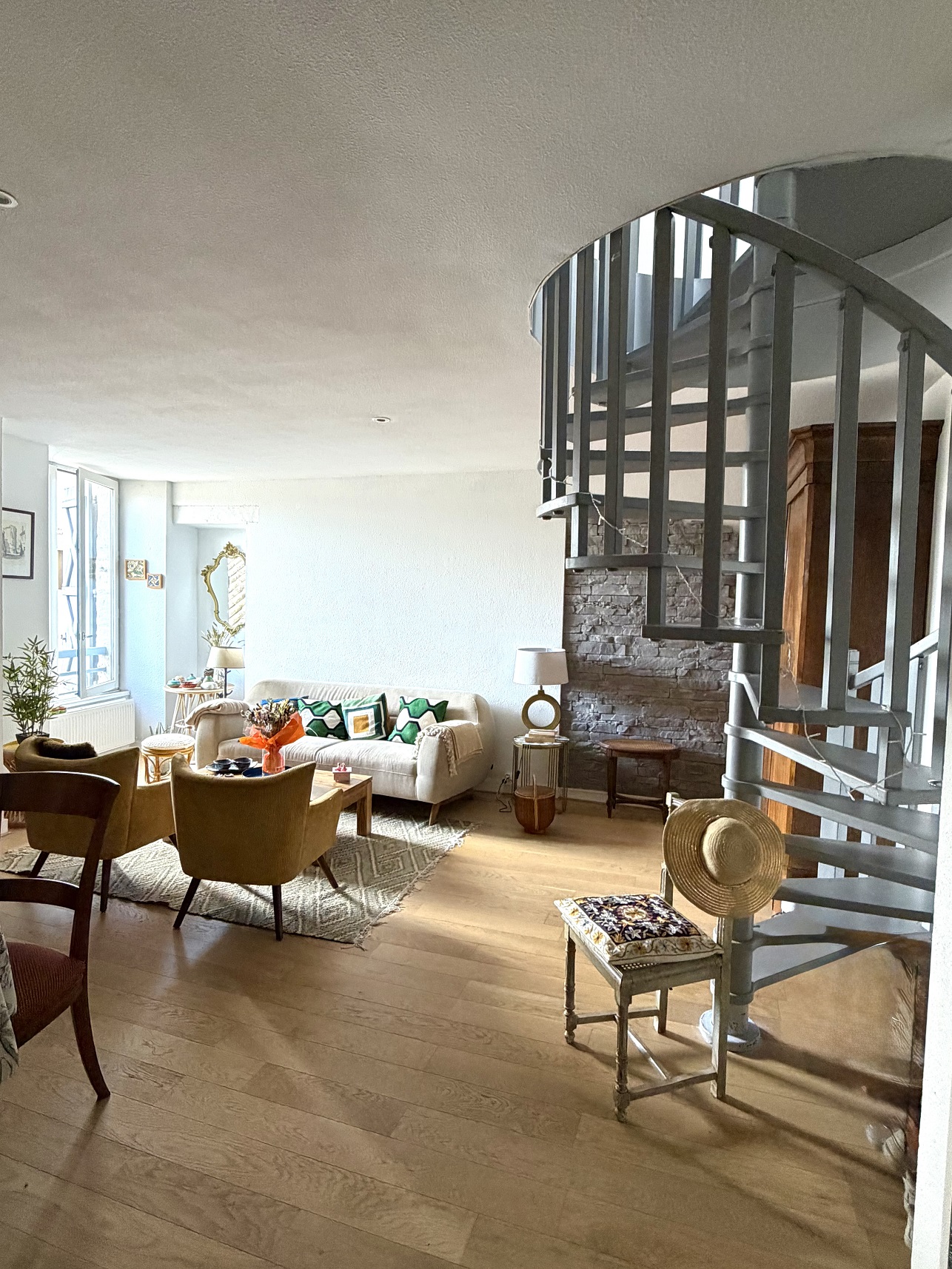 Appartement 5 pièces 93 m2.