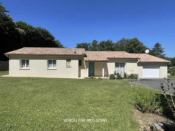Villa plain-pied 140 m2 avec piscine.