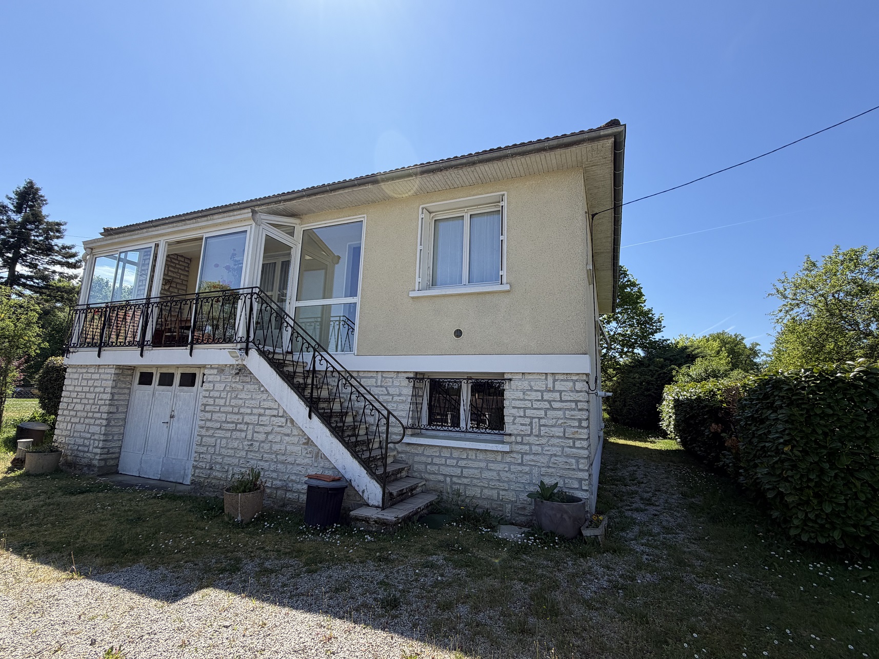 Maison 6 pièces 110 m2 avec jardin et garage.