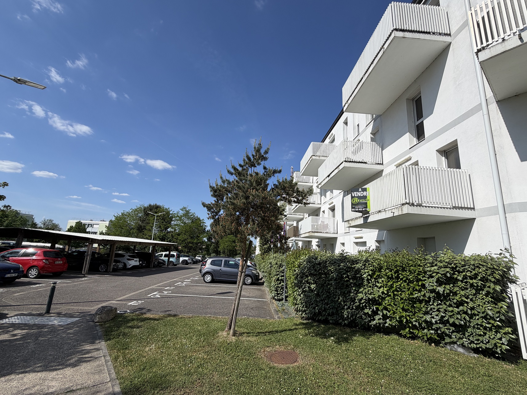 T3 avec terrasse et 2 places de parking.