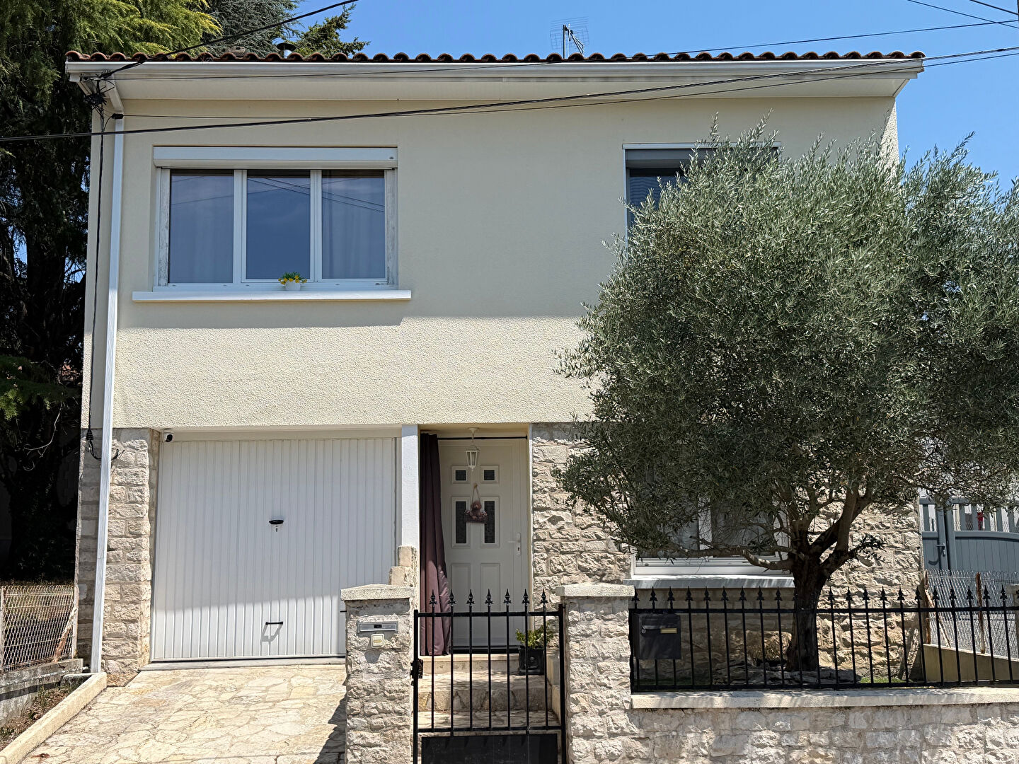 Maison 4 chambres jardin et garage.