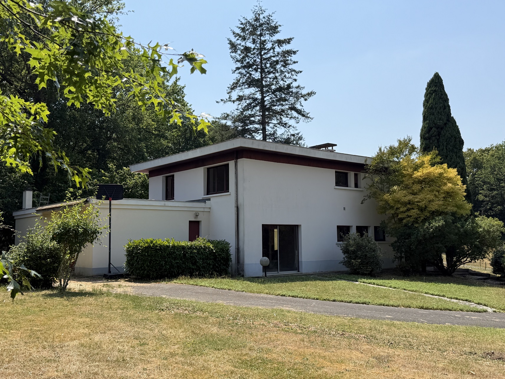 Maison 8 pièces 210 m2 avec parc de 8800 m2.
