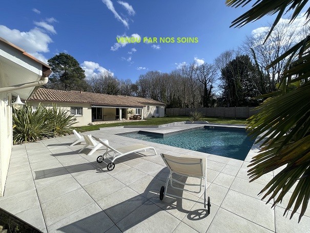 Villa plain-pied 140 m2 avec piscine.