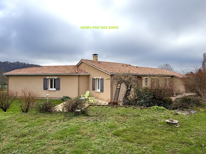 Villa 6 pièce(s) 141 m2 avec garage double.
