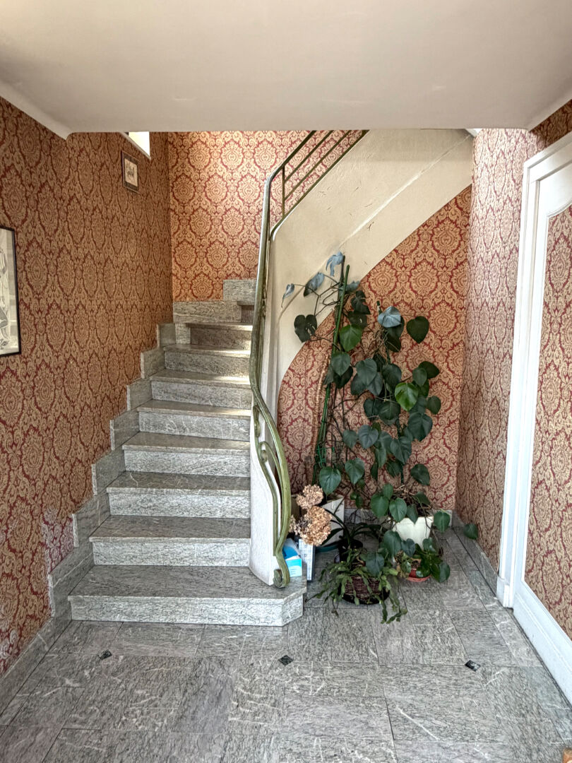 61256892d